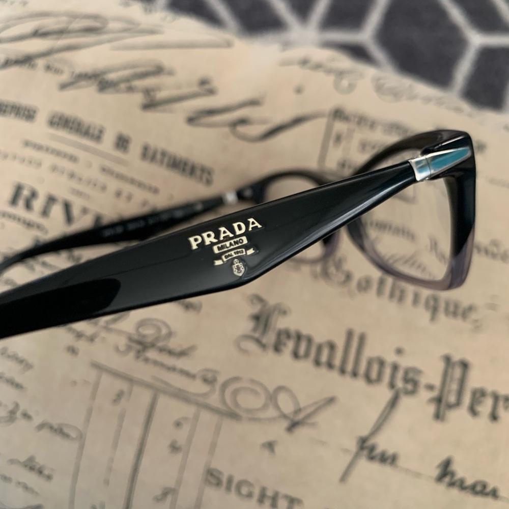 prada. eye glasses